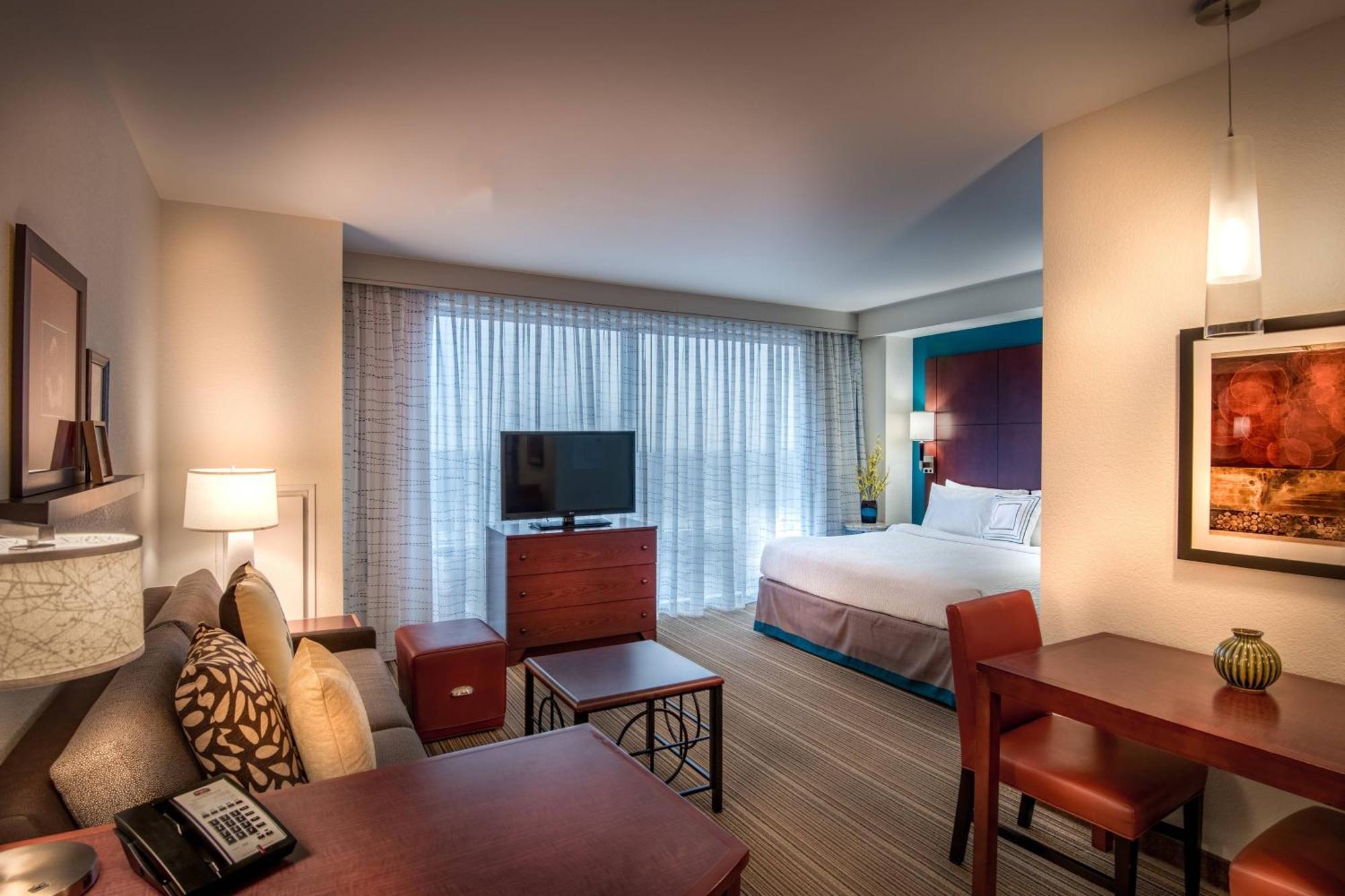 By Marriott Ballston 3* Arlington