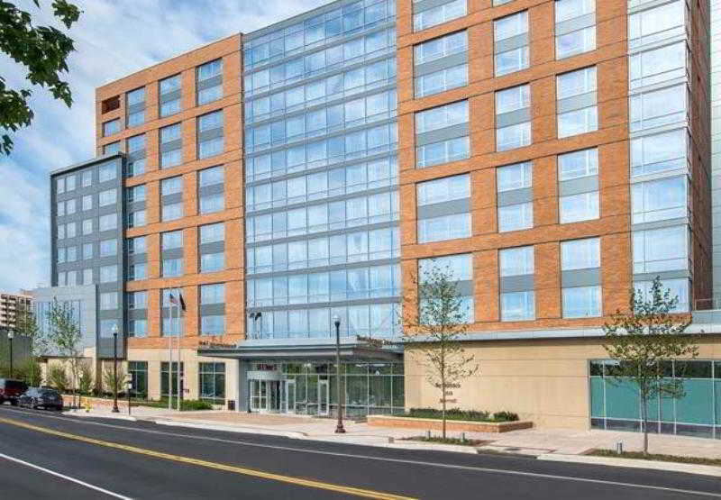 By Marriott Ballston Hotel 3*